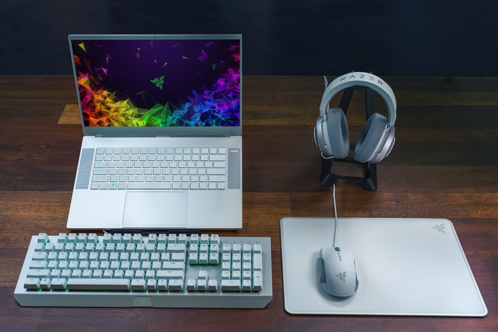 Razer Blade 15 (Mercury White)